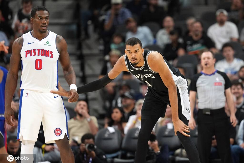 文班亚马38+16坎宁安26分 马刺胜活塞